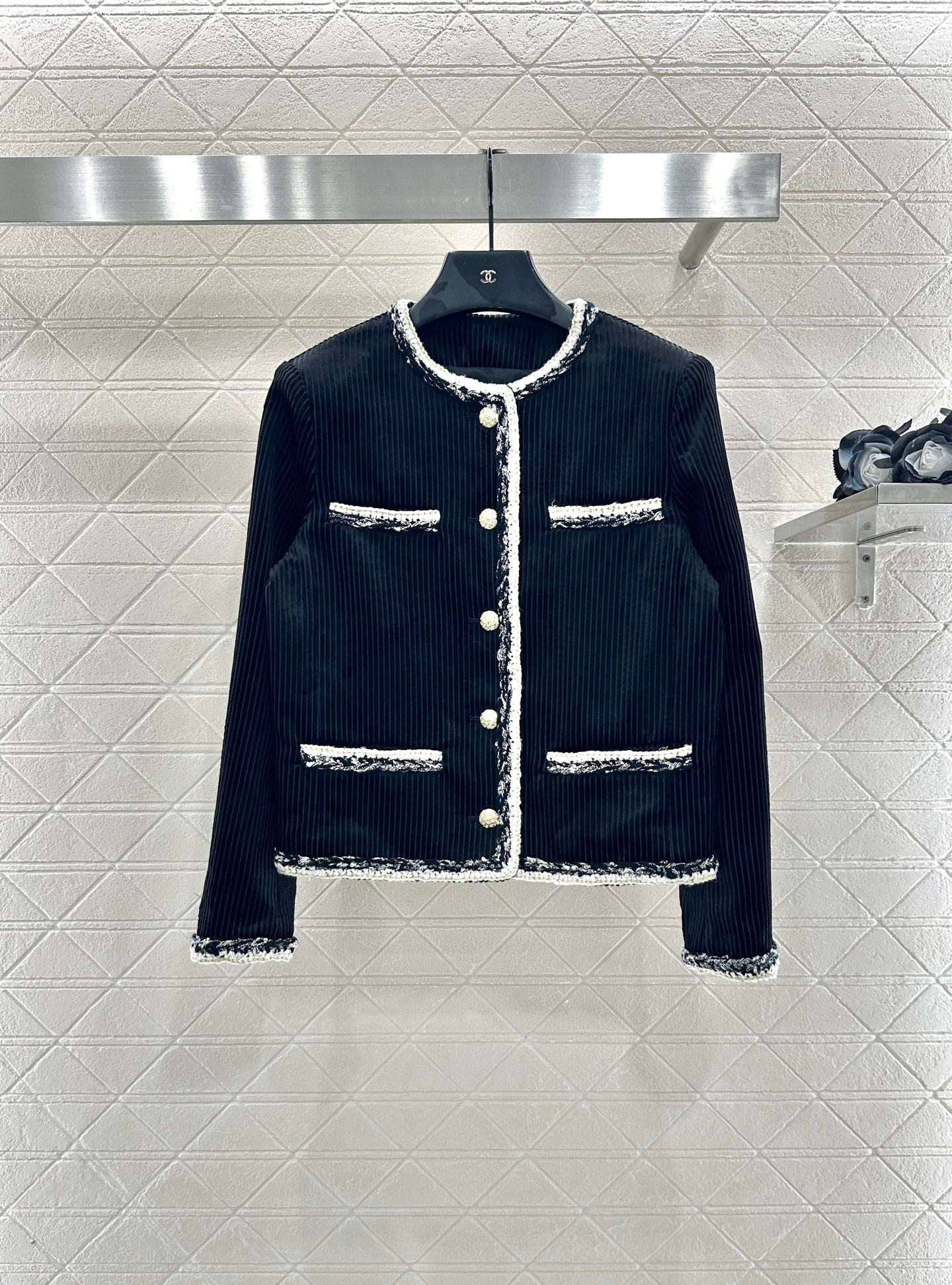 C 25 Hemmed corduroy vertical stripe jacket