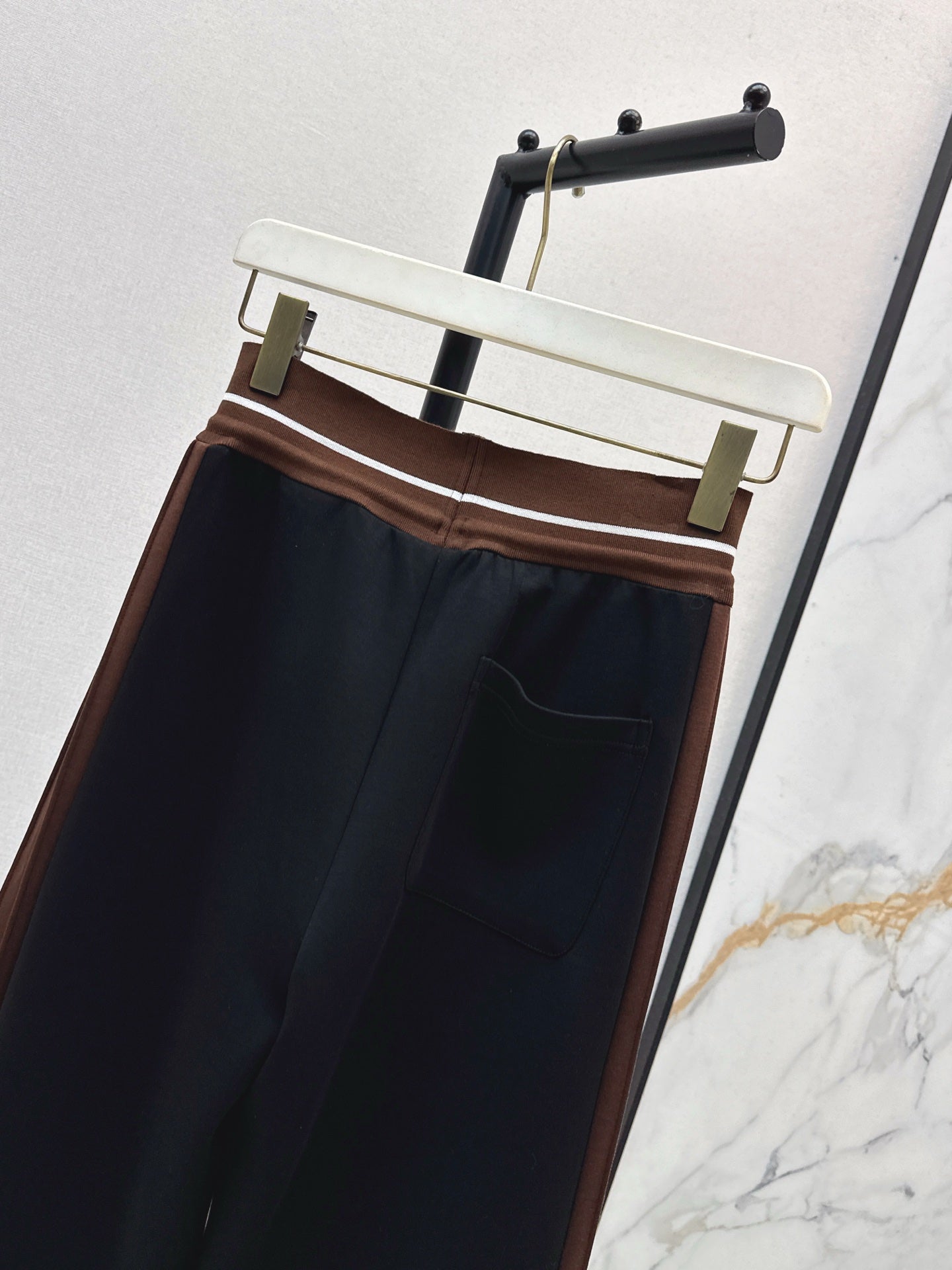 Lo 25 New logo threaded straight-leg trousers (gray/black)