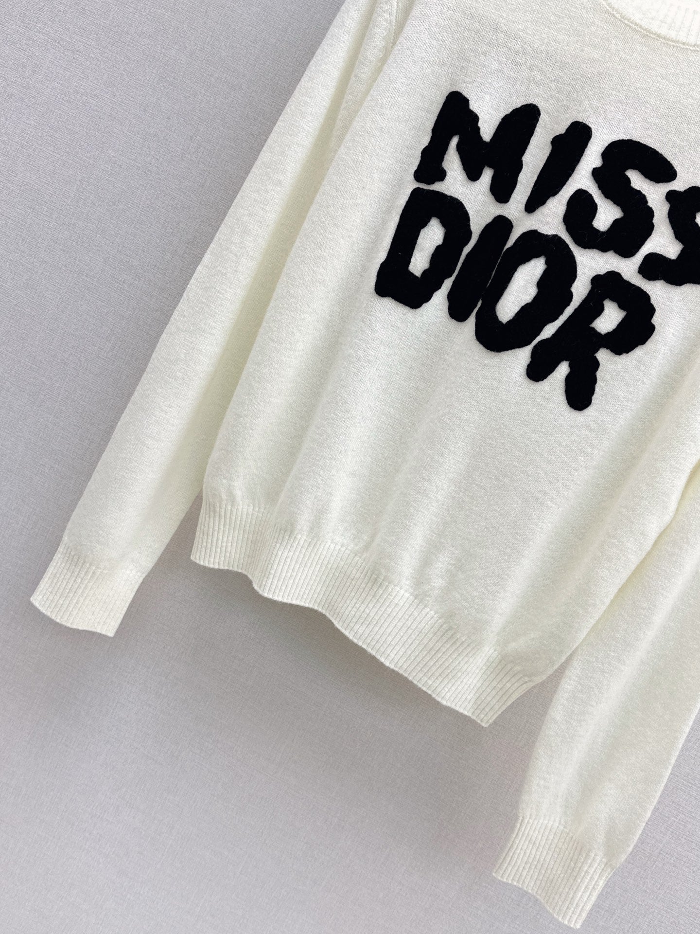 Di 25 New 3D embroidered logo sweater
