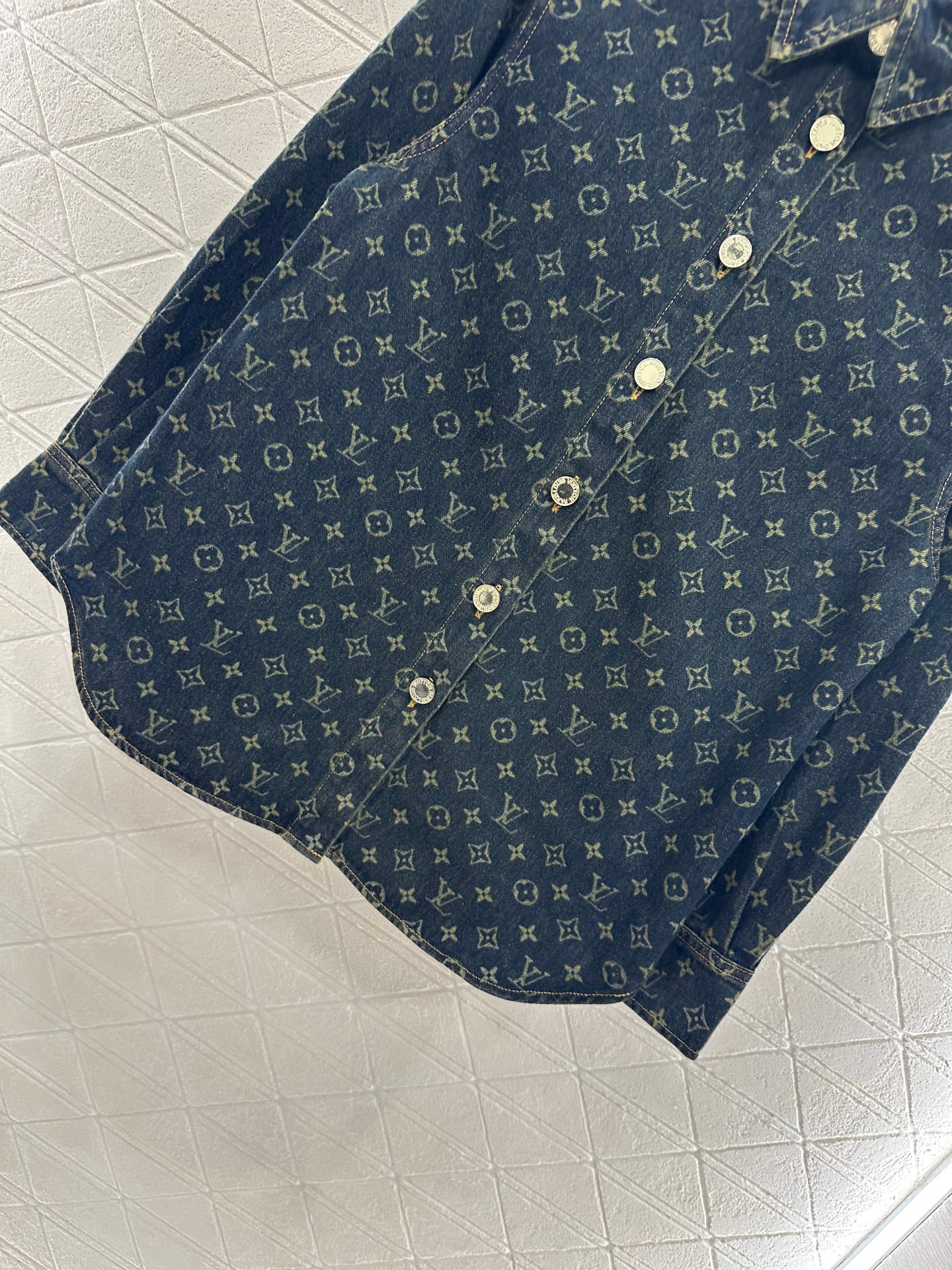 L 25 Denim shirt + pleated skirt set