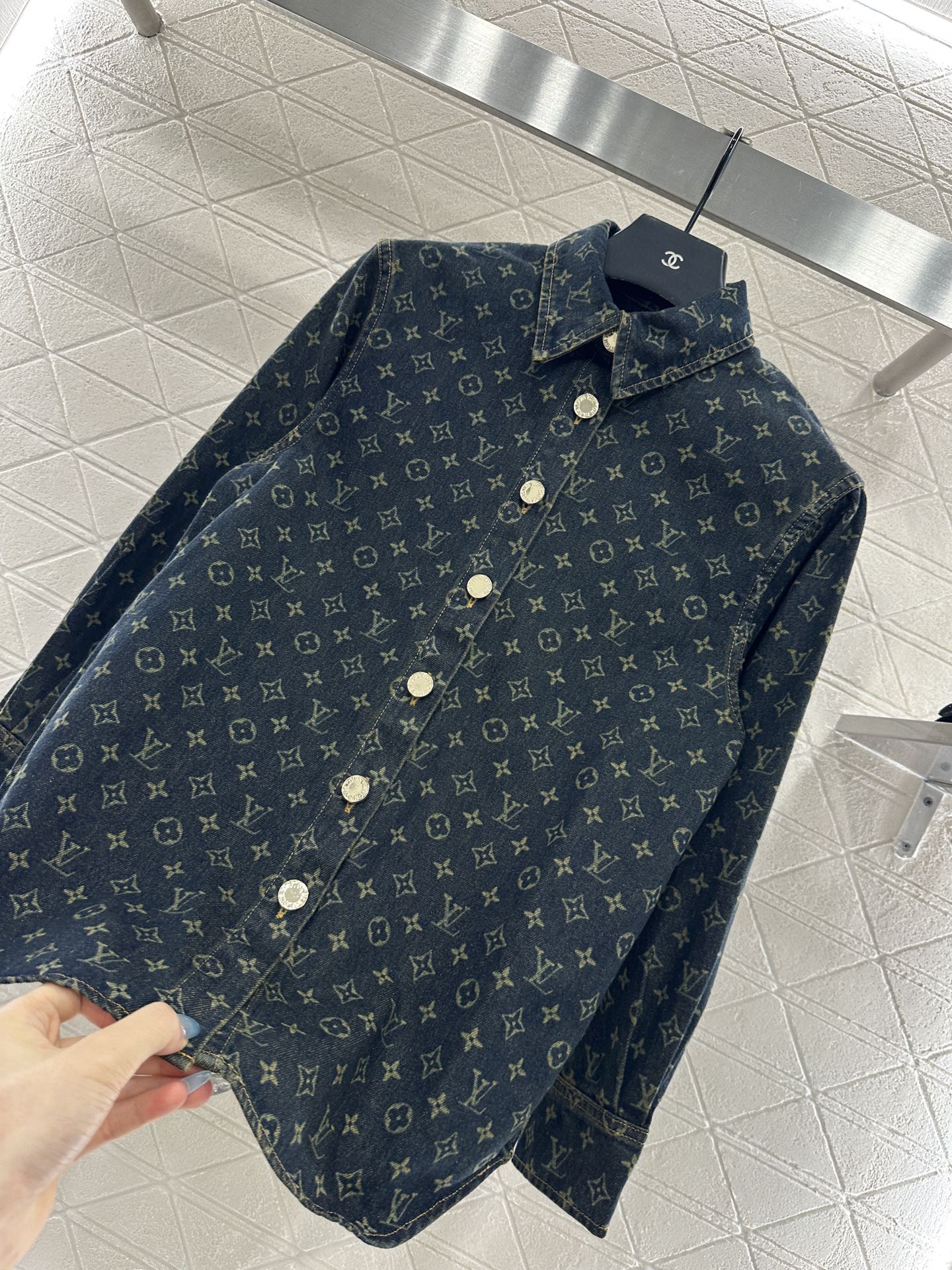 L 25 Denim shirt + pleated skirt set