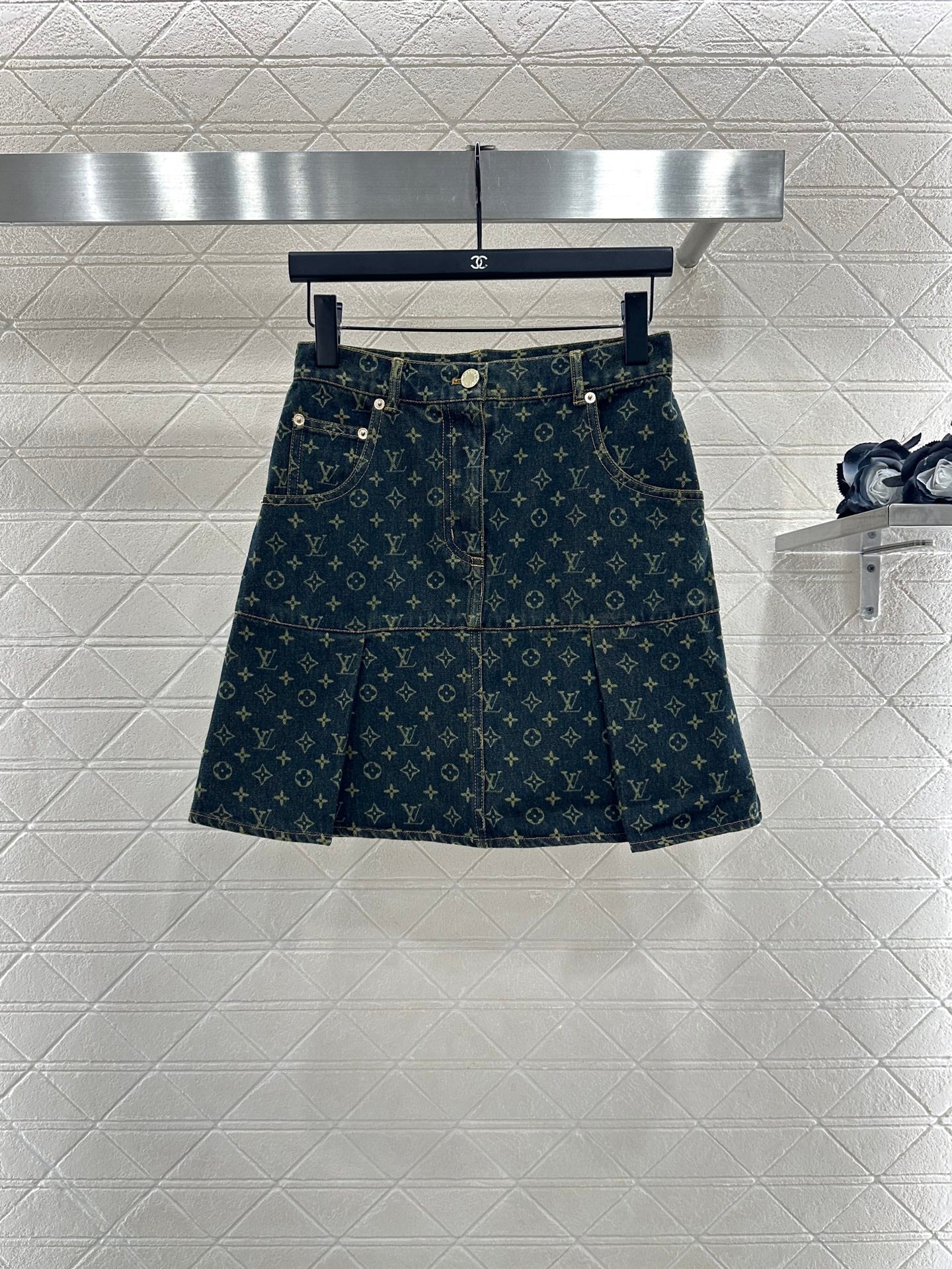 L 25 Denim shirt + pleated skirt set