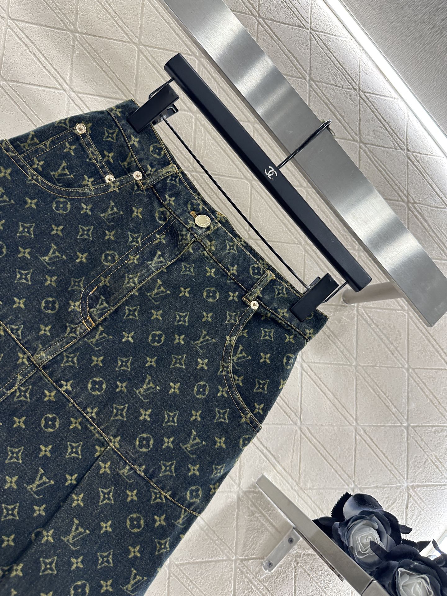 L 25 Denim shirt + pleated skirt set