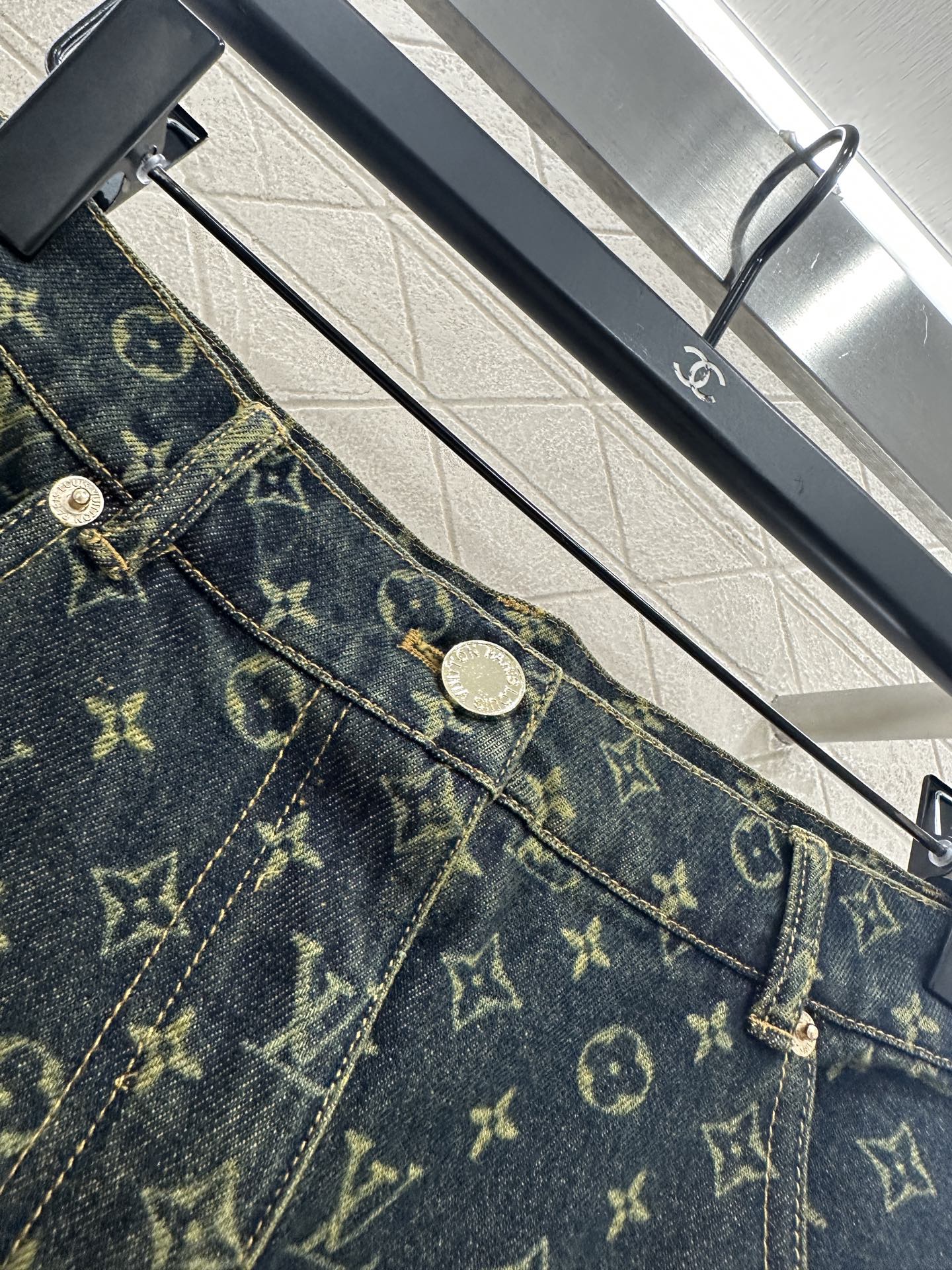 L 25 Denim shirt + pleated skirt set