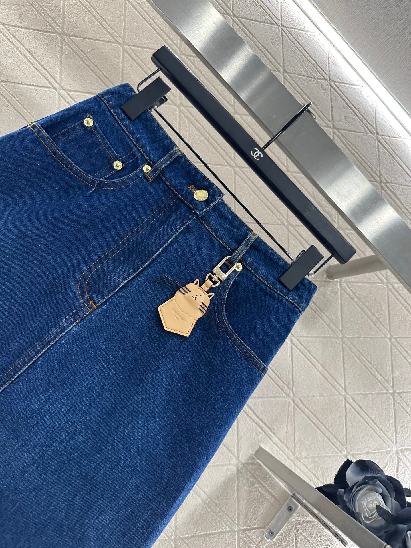 L 25 Cat keychain hip skirt