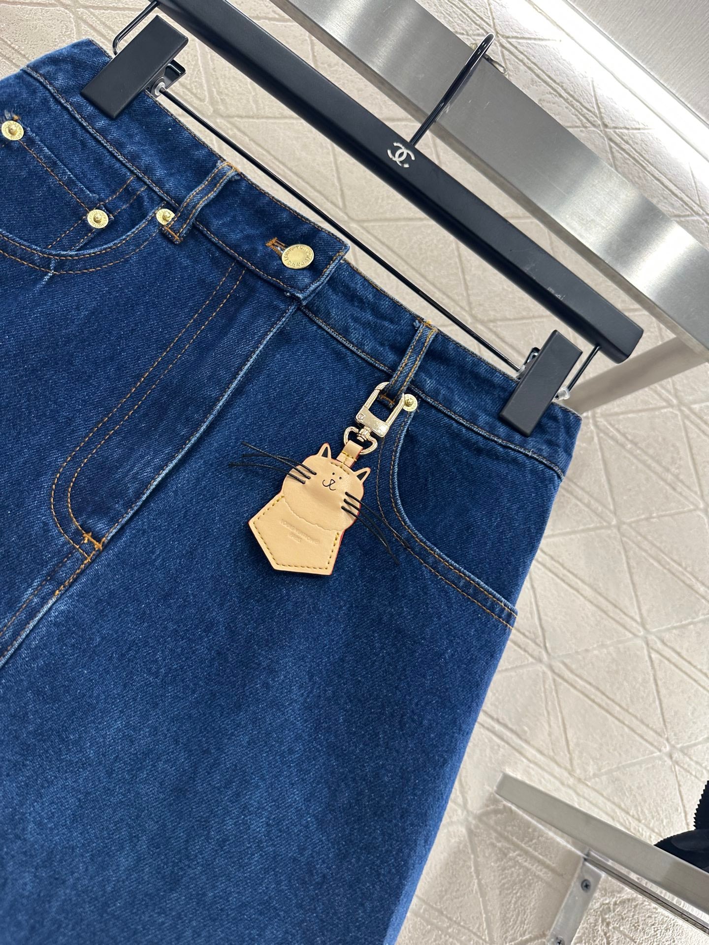 L 25 Cat keychain hip skirt