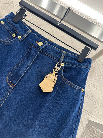 L 25 Cat keychain jeans