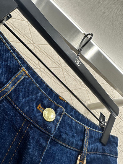 L 25 Cat keychain jeans