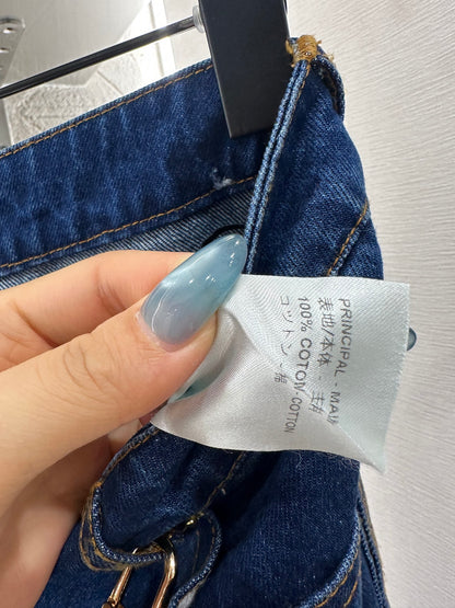 L 25 Cat keychain jeans