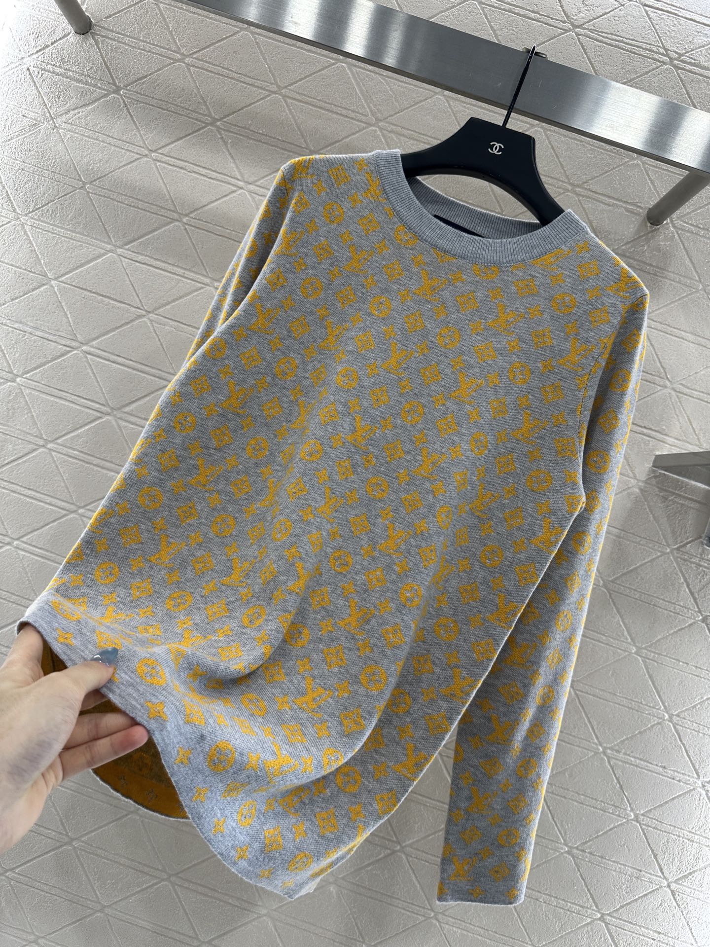 L 25 jacquard loose-knit wool top