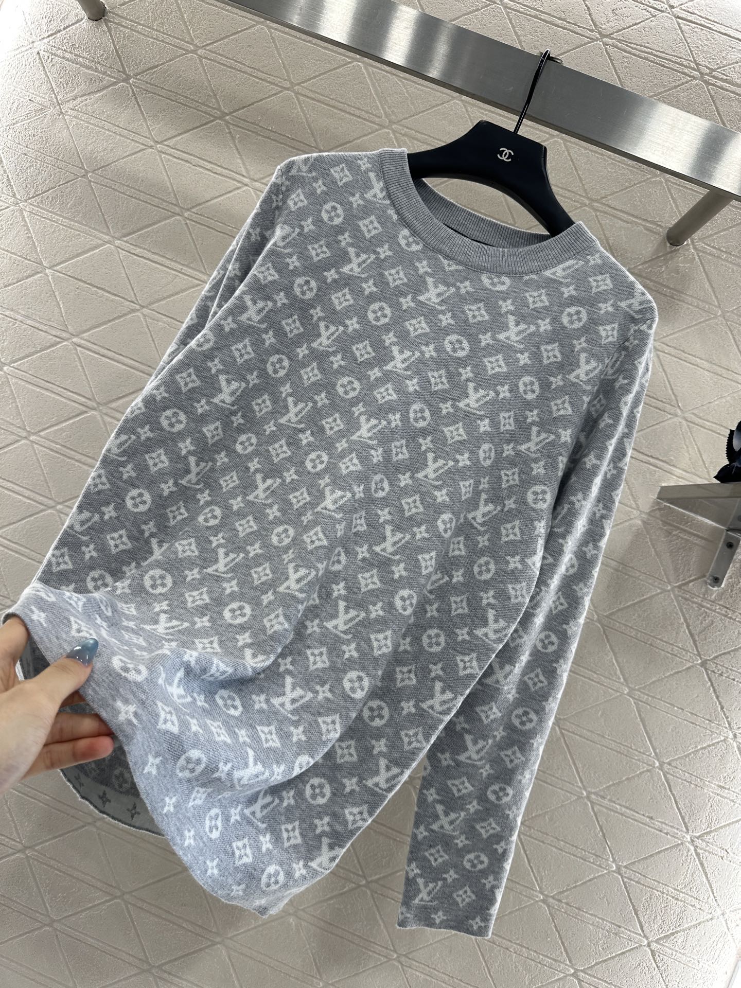 L 25 jacquard loose-knit wool top