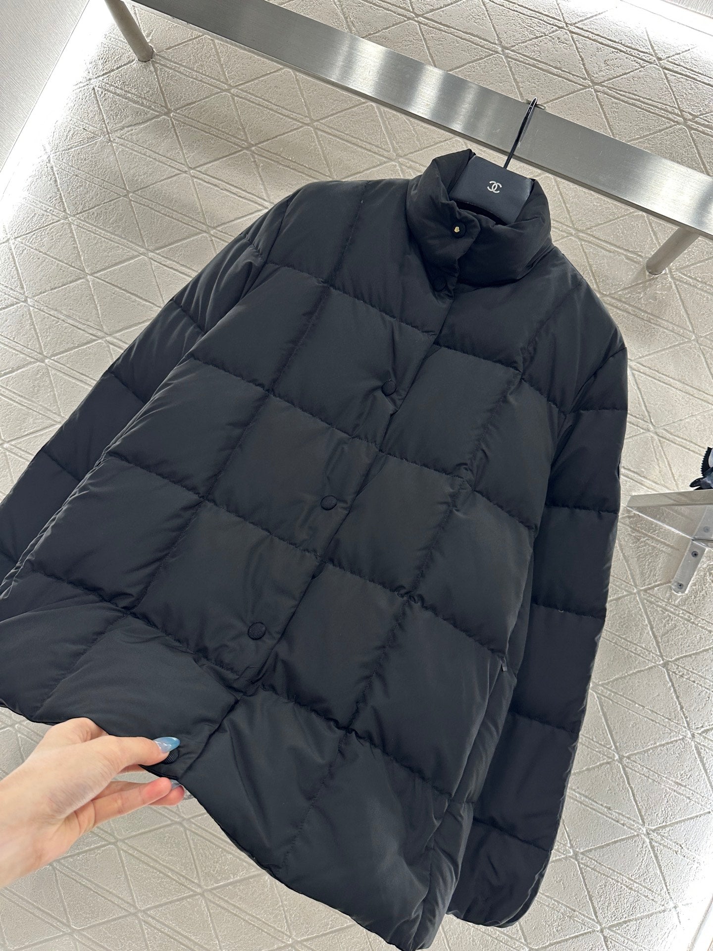 Mon 25 embossed stand collar down jacket