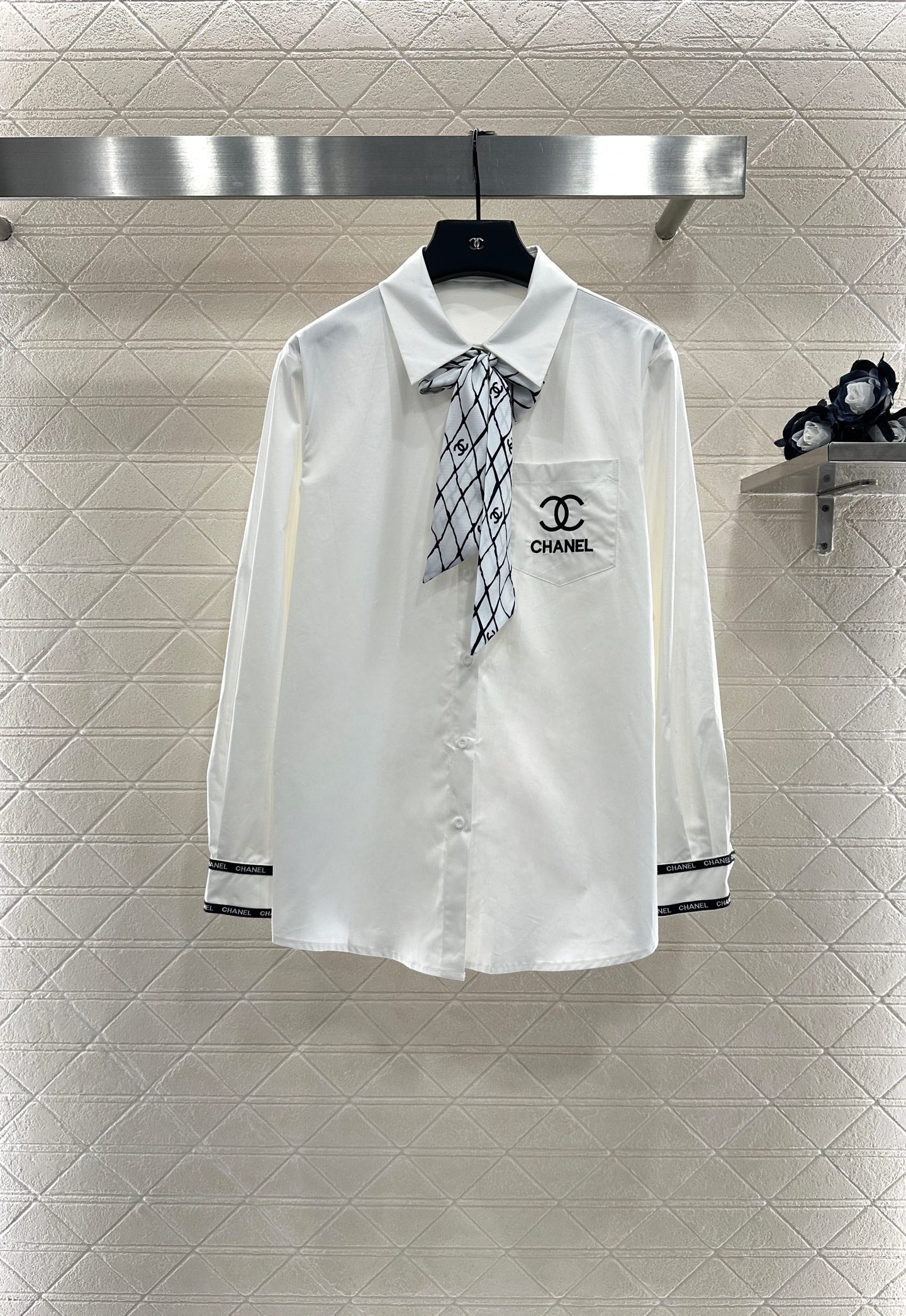 C 25 Printed silk scarf shirt(white/black)