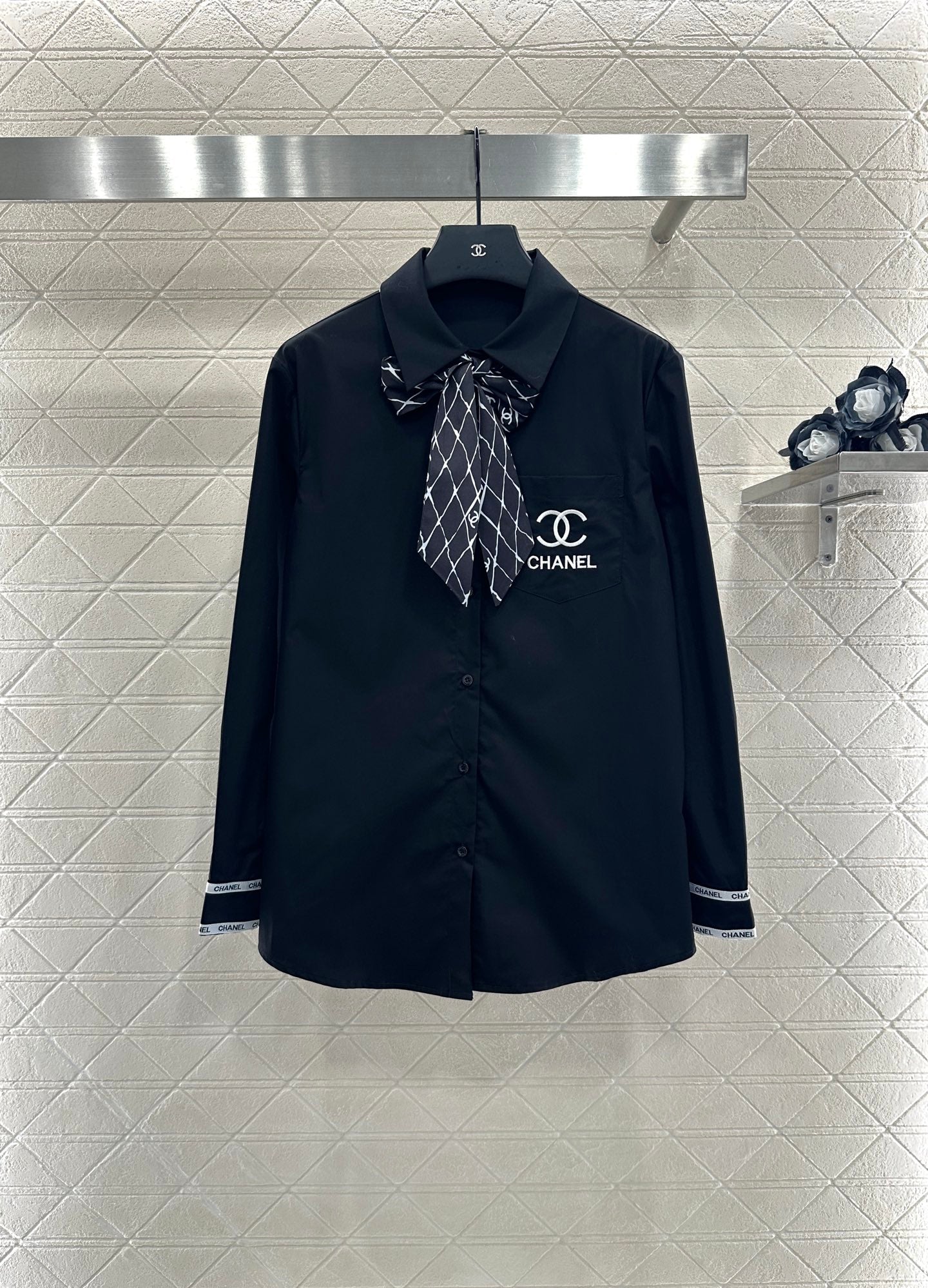 C 25 Printed silk scarf shirt(white/black)
