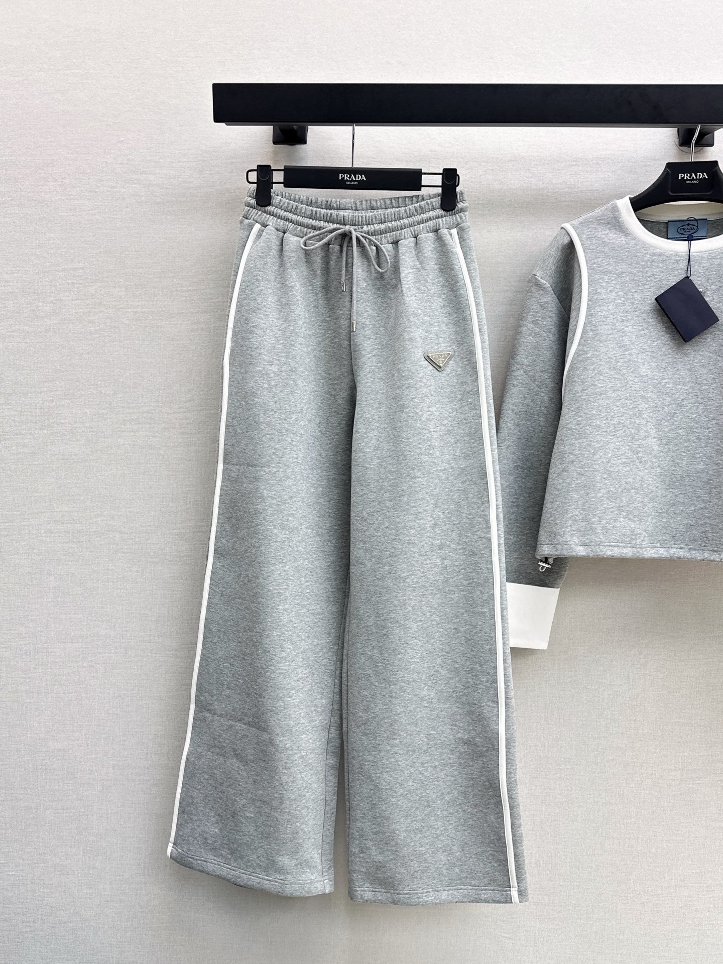 Pr 25 Round-neck sweatshirt with elastic waist and trousers set
