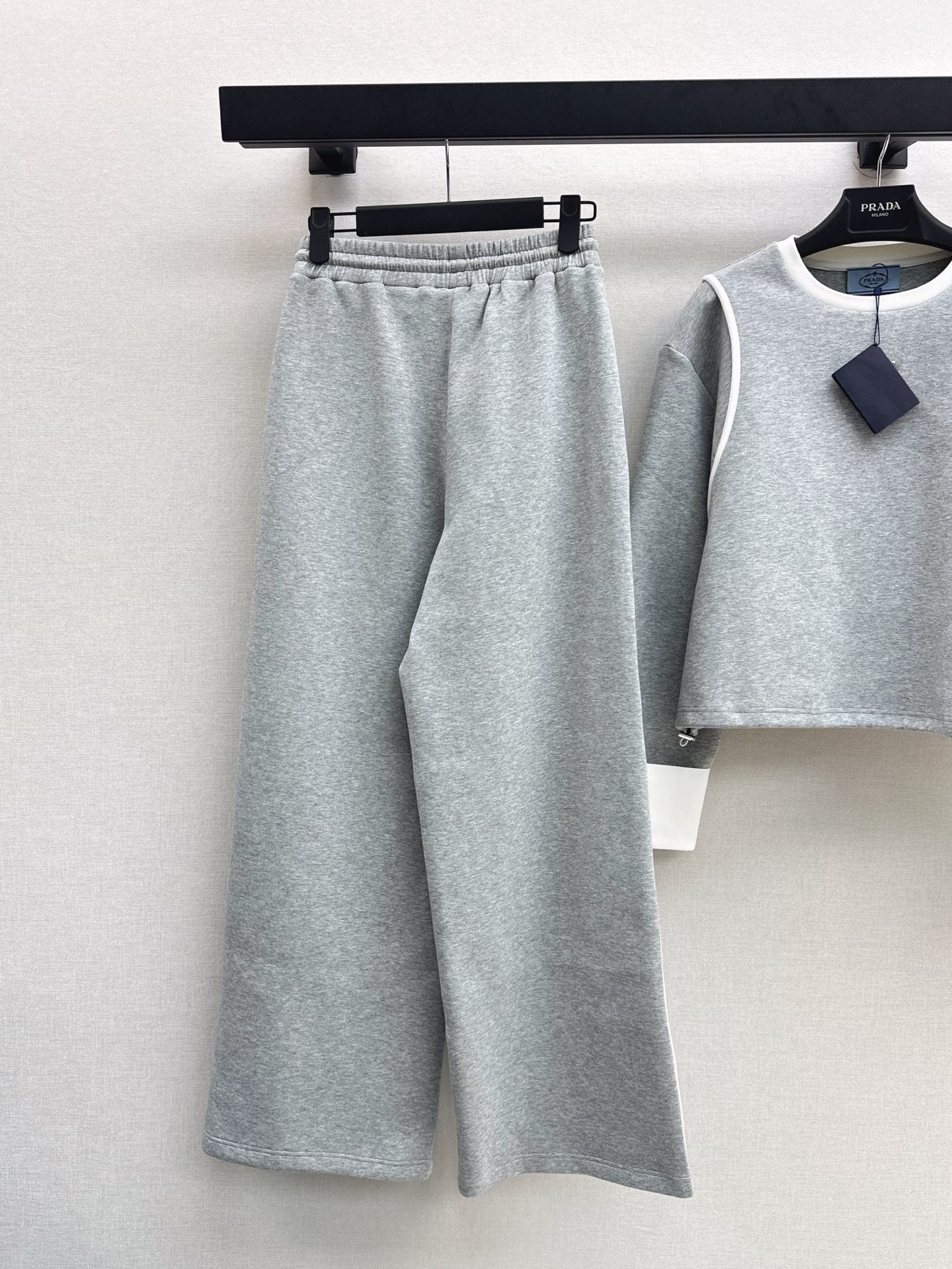Pr 25 Round-neck sweatshirt with elastic waist and trousers set