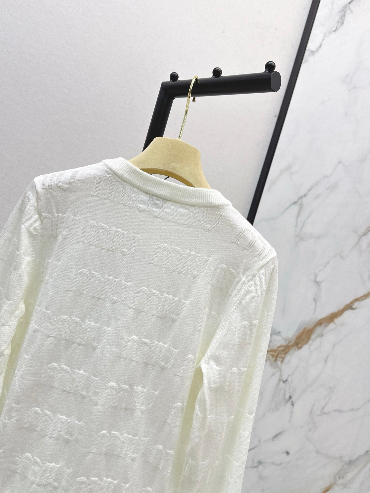 Mi 25 New classic logo lettering woven wool sweater(WHITE/NAVY)