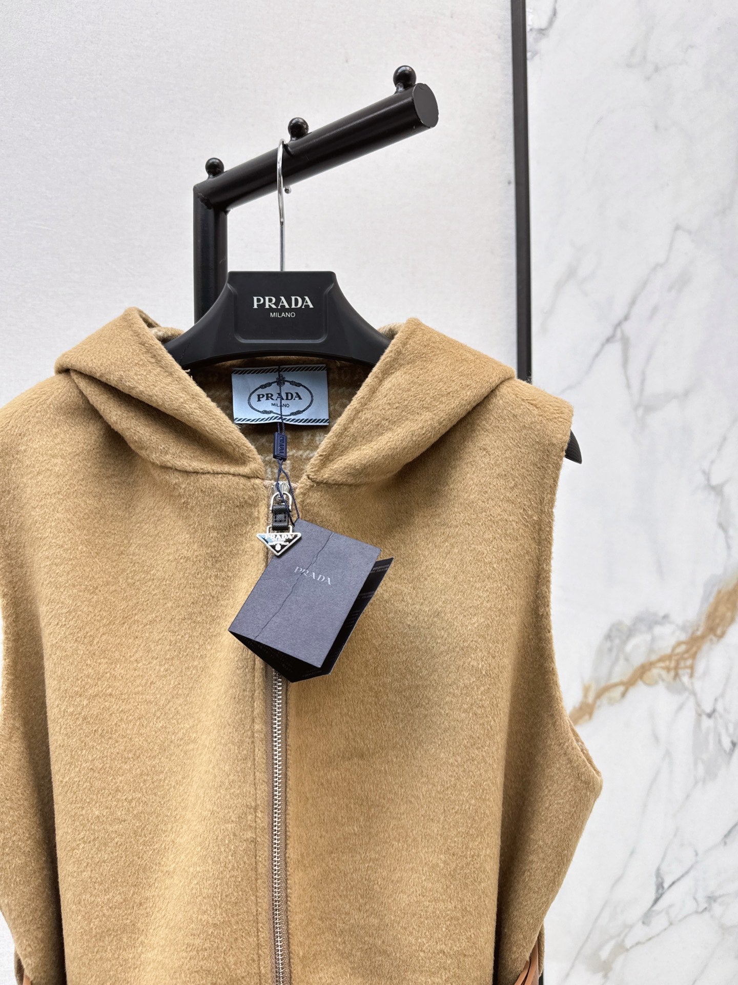 Pr 25 New Grey Girls Hooded Wool Vest