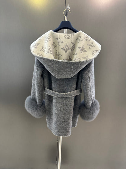 L 25fw Wool blend coat with detachable cuffs made of imported white fox fur(BROWN/GRAY)
