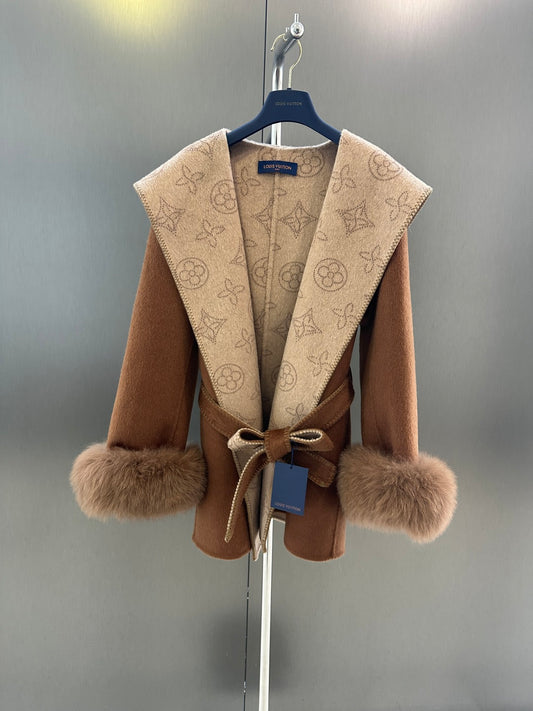 L 25fw Wool blend coat with detachable cuffs made of imported white fox fur(BROWN/GRAY)