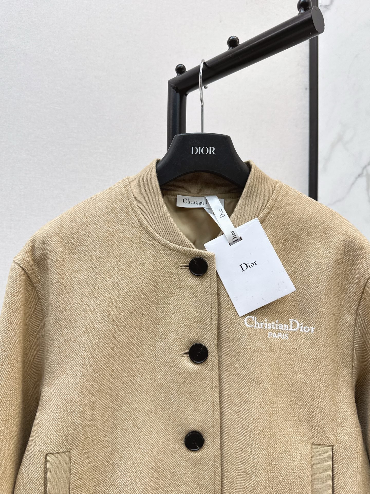 Di 25 New Letter Embroidered Cropped Baseball Jacket(GRAY/KHAKI)