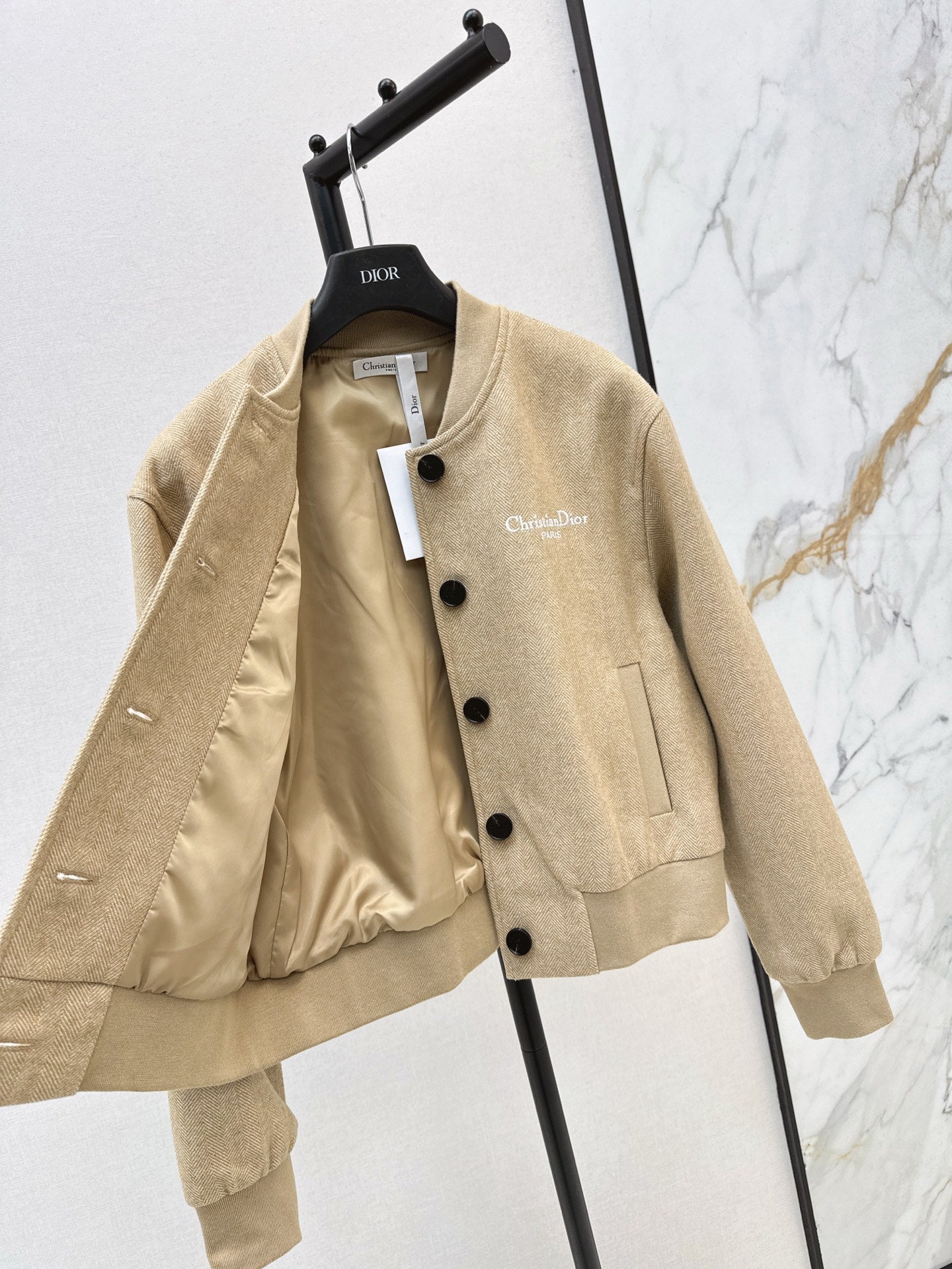Di 25 New Letter Embroidered Cropped Baseball Jacket(GRAY/KHAKI)