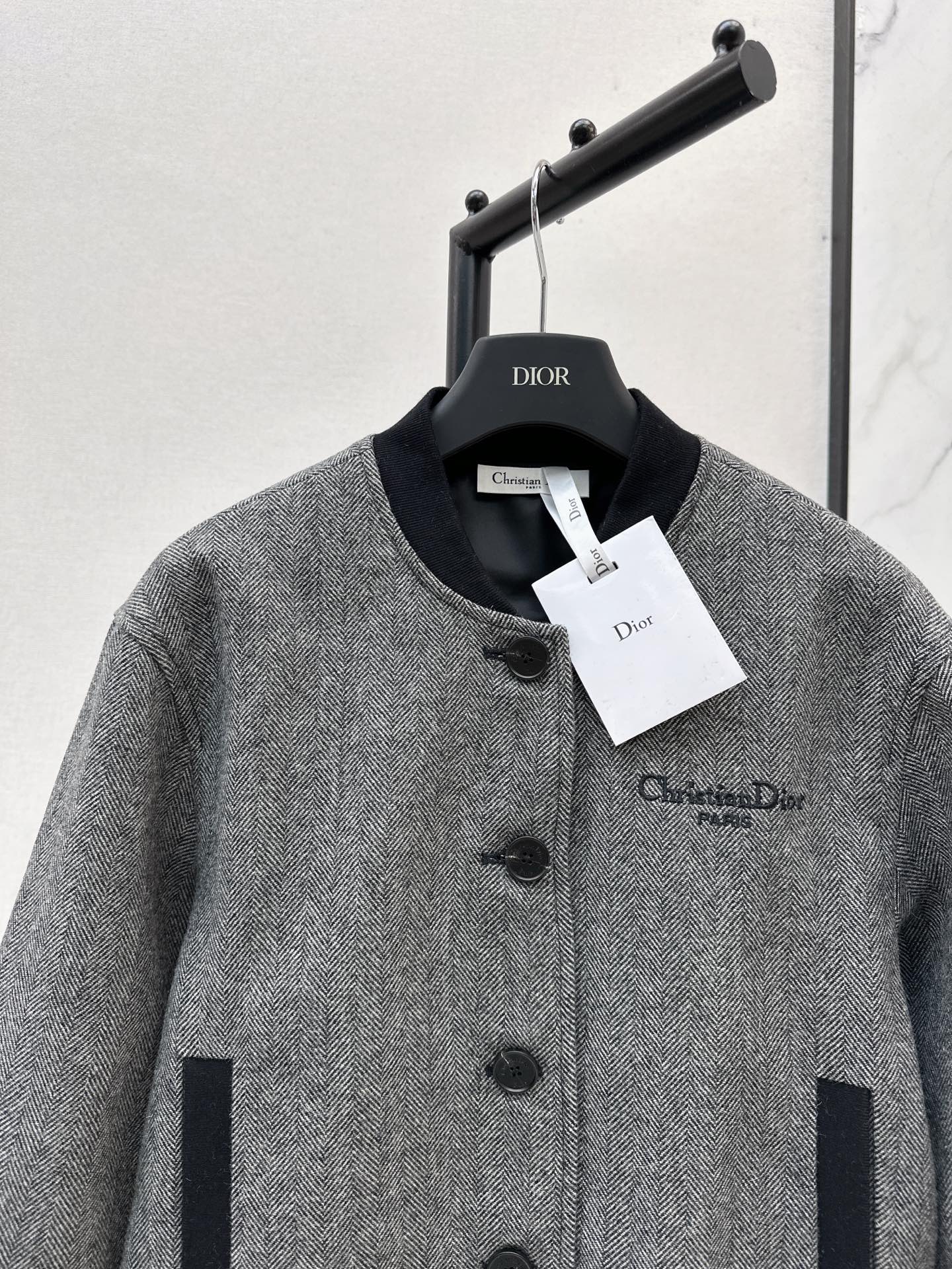 Di 25 New Letter Embroidered Cropped Baseball Jacket(GRAY/KHAKI)