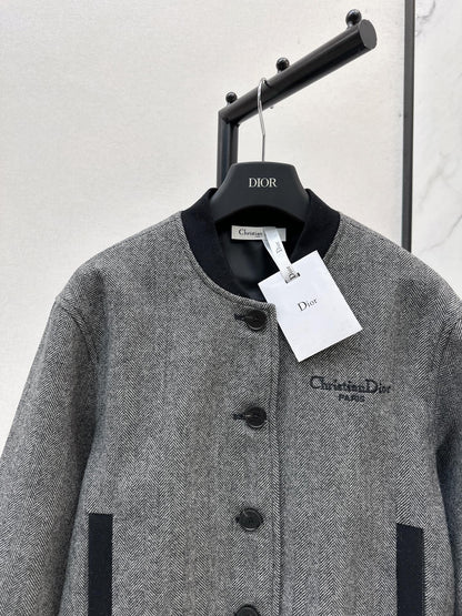 Di 25 New Letter Embroidered Cropped Baseball Jacket(GRAY/KHAKI)