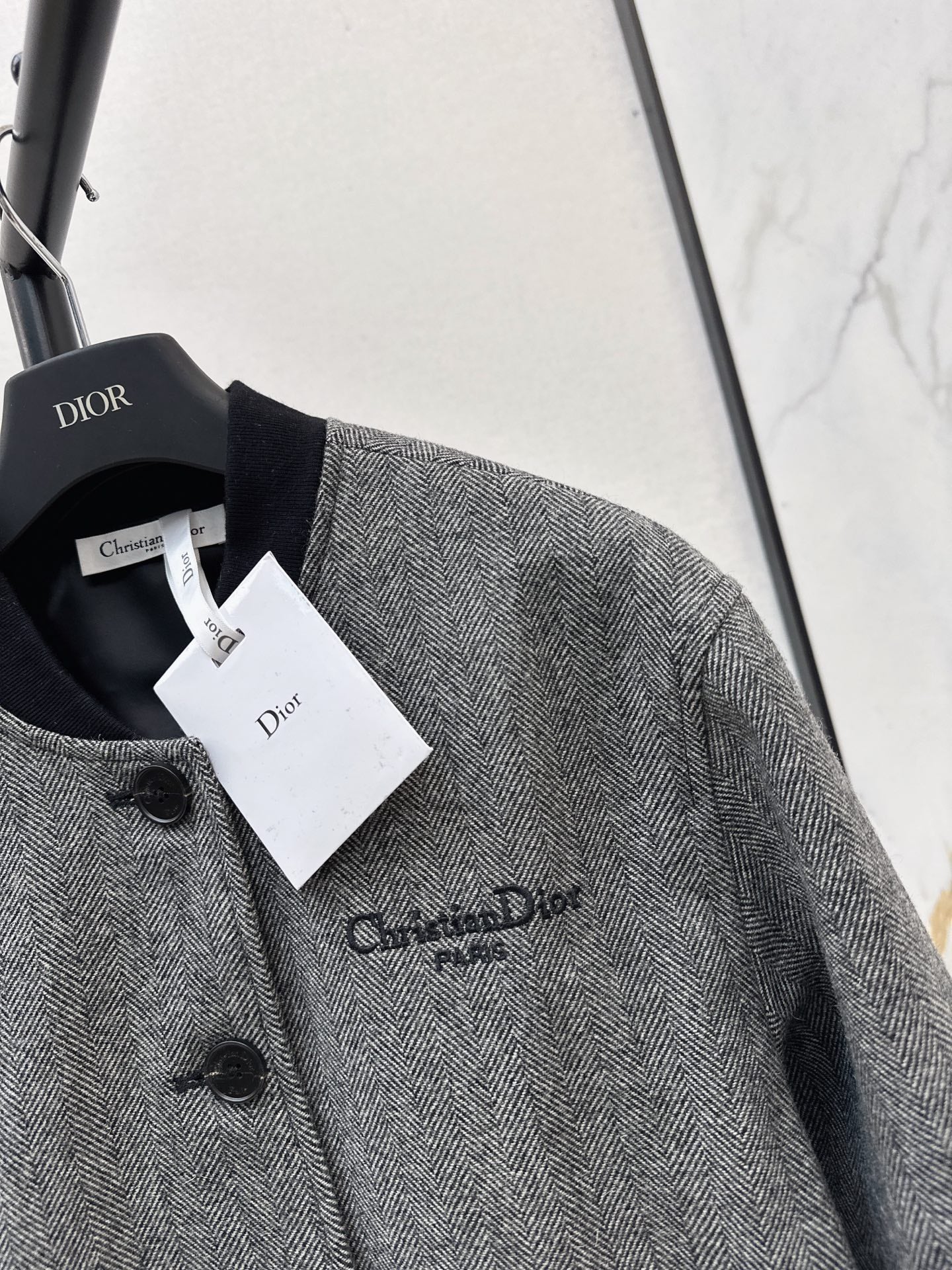 Di 25 New Letter Embroidered Cropped Baseball Jacket(GRAY/KHAKI)