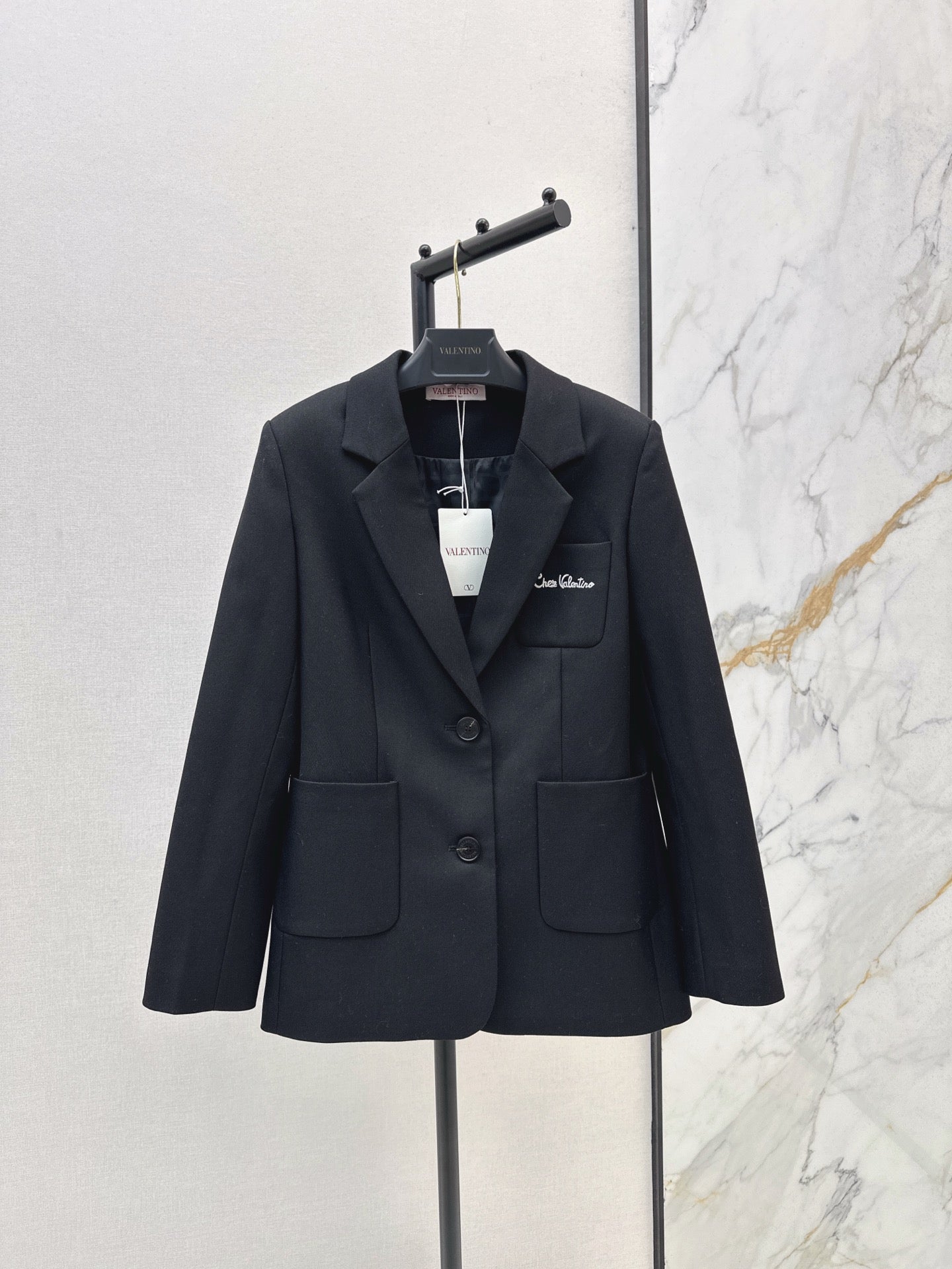 Di 25 New embroidered letter logo decorated suit jacket(WHITE/BLACK)