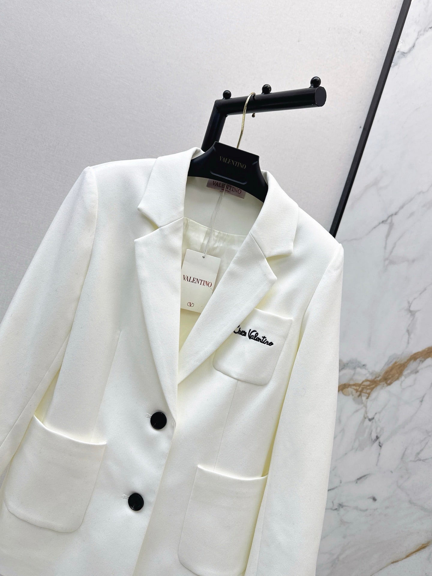 Di 25 New embroidered letter logo decorated suit jacket(WHITE/BLACK)