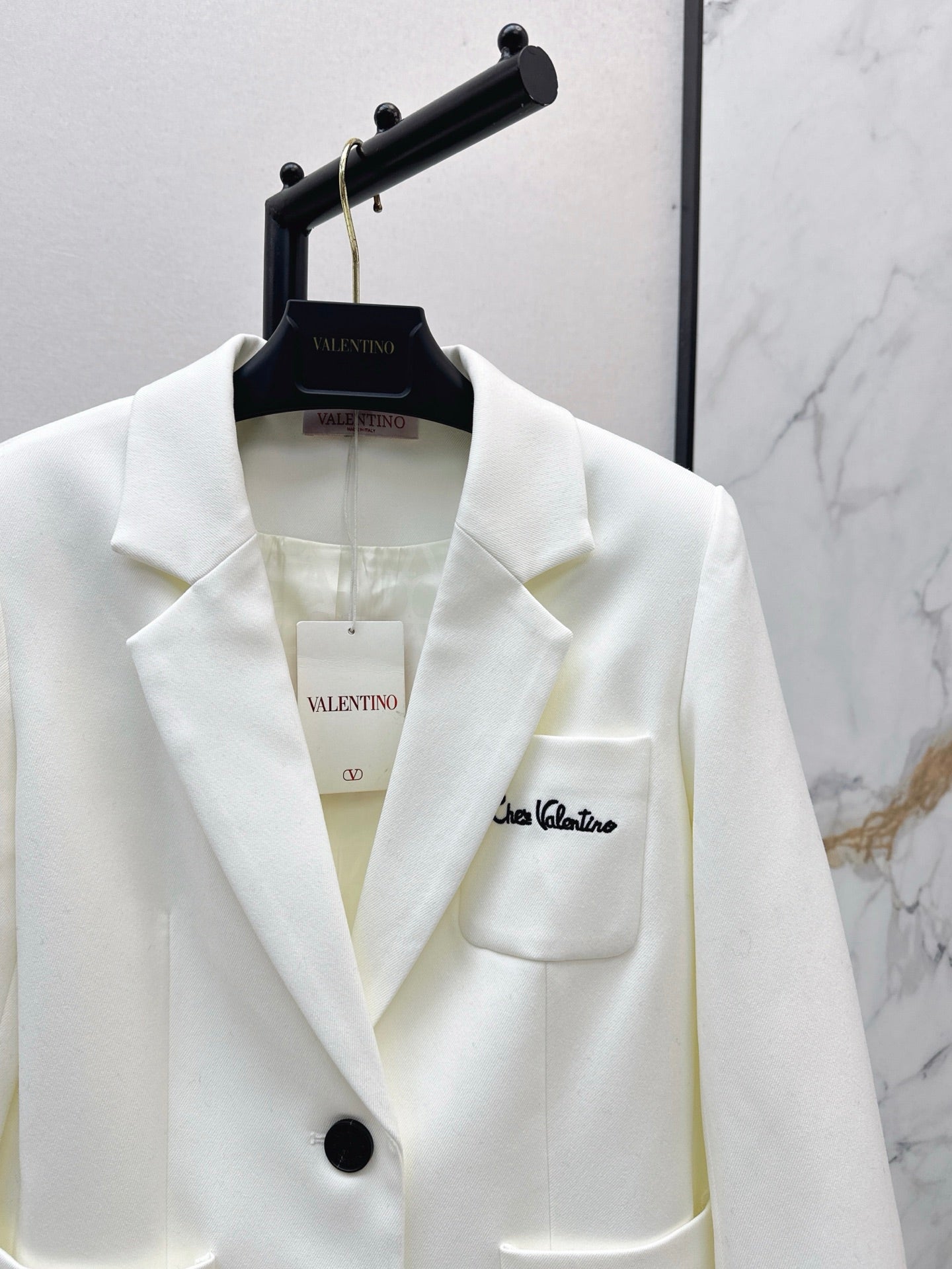 Di 25 New embroidered letter logo decorated suit jacket(WHITE/BLACK)
