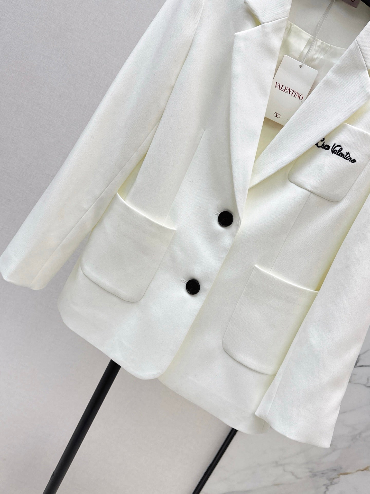 Di 25 New embroidered letter logo decorated suit jacket(WHITE/BLACK)