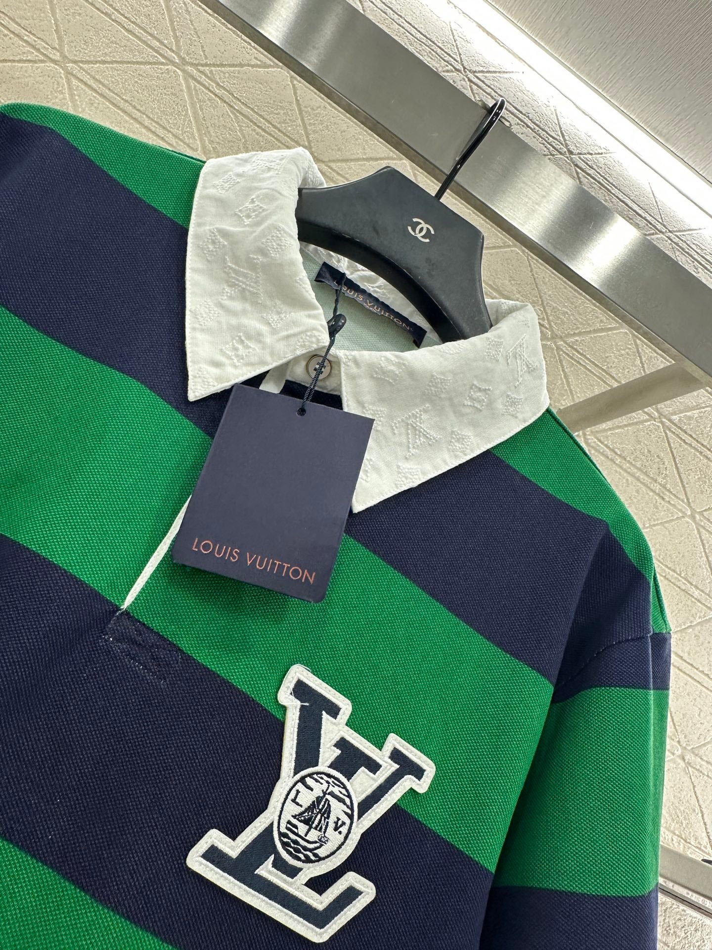 L 25 𝑝𝑜𝑙𝑜 striped short sleeves