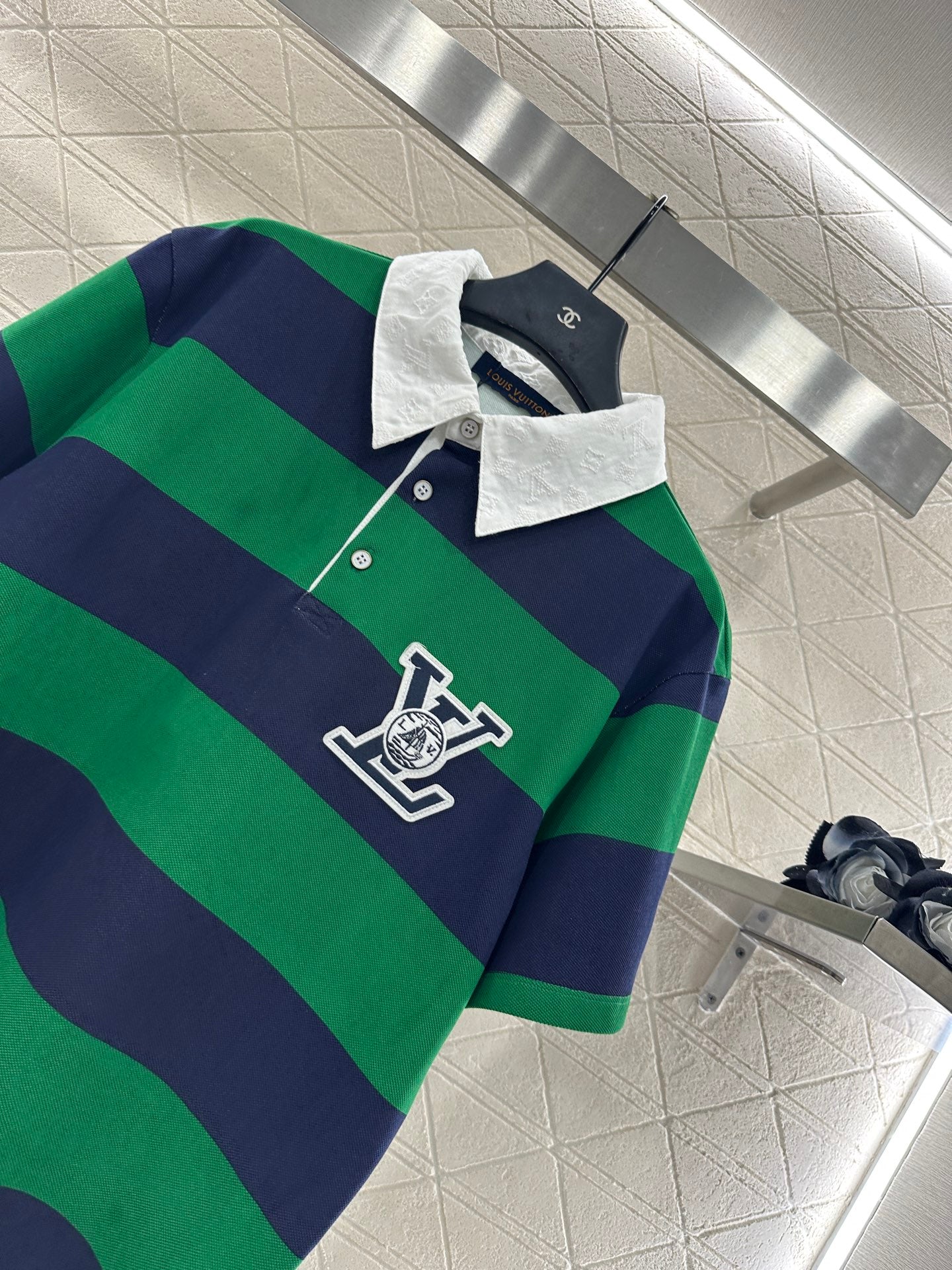 L 25 𝑝𝑜𝑙𝑜 striped short sleeves