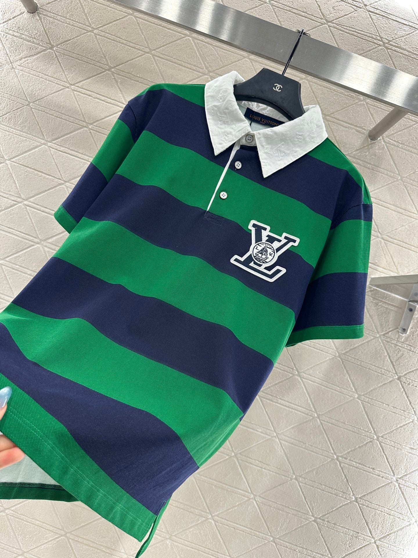 L 25 𝑝𝑜𝑙𝑜 striped short sleeves
