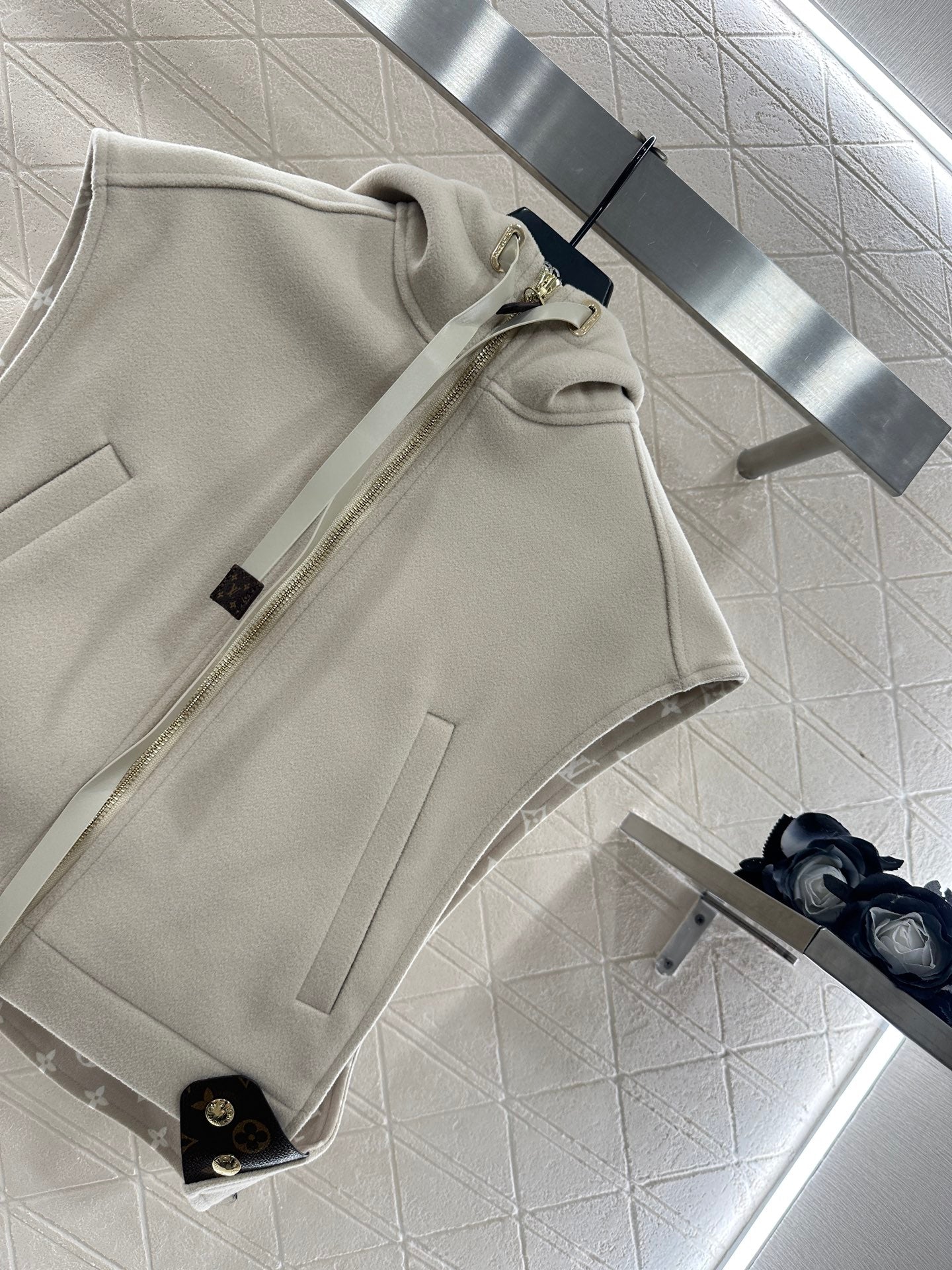 L 25 Hooded printed woolen waistcoat