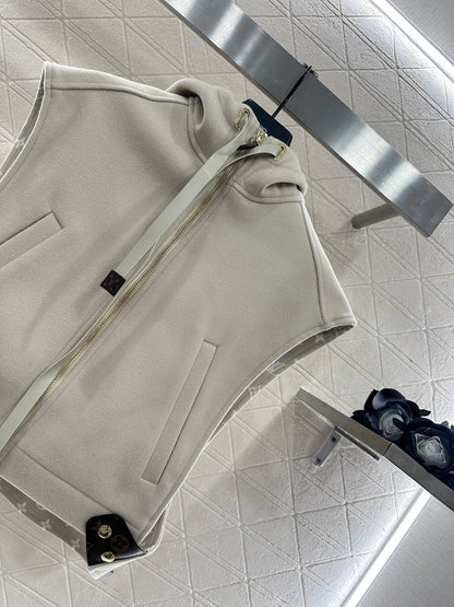 L 25 Hooded printed woolen waistcoat
