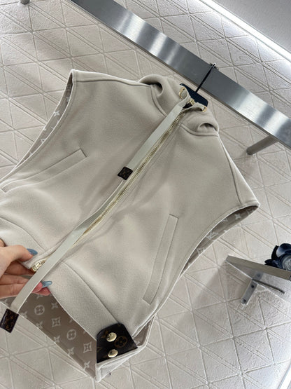 L 25 Hooded printed woolen waistcoat