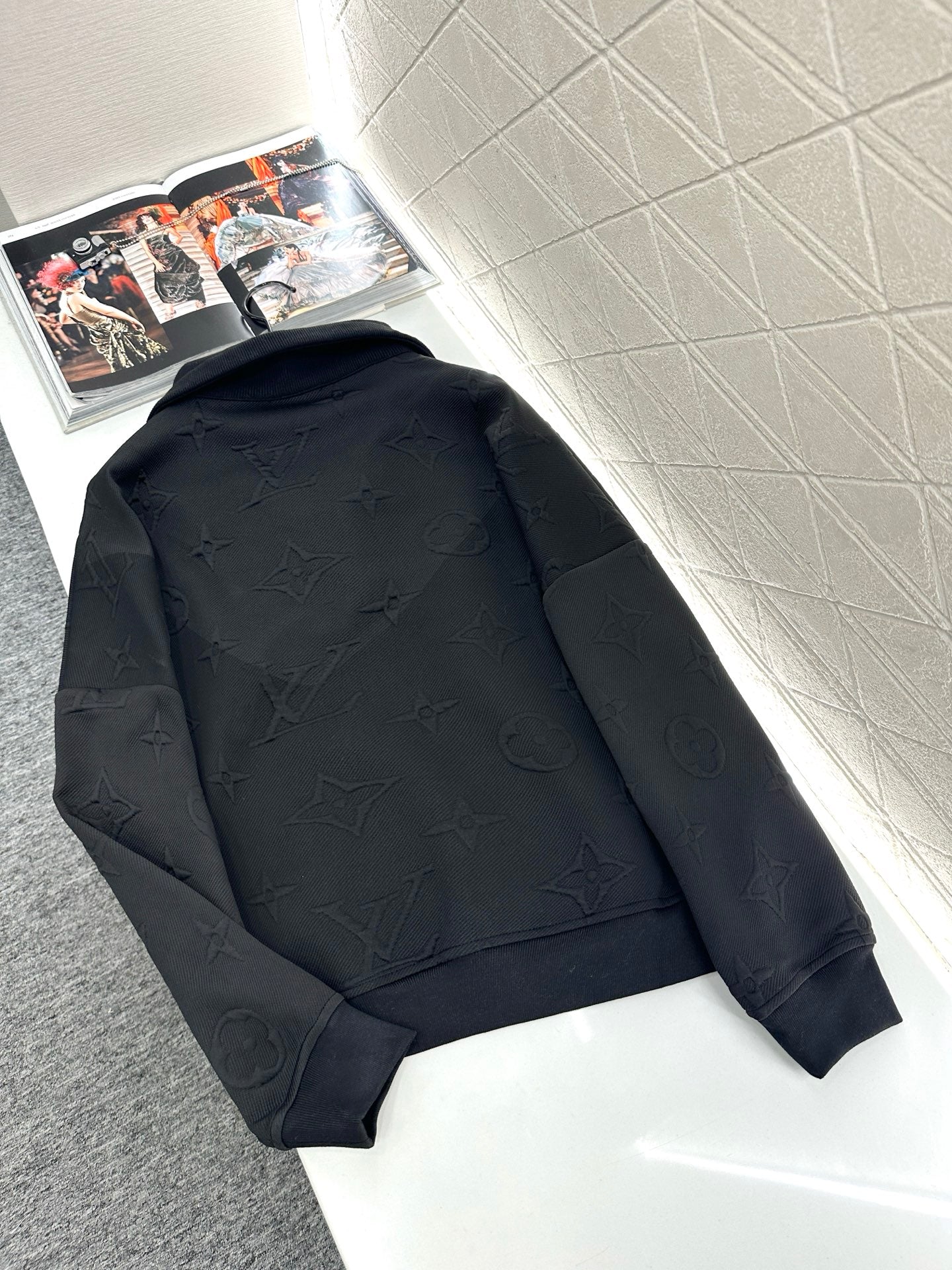 L 25 embossed logo half-placket sweatshirt