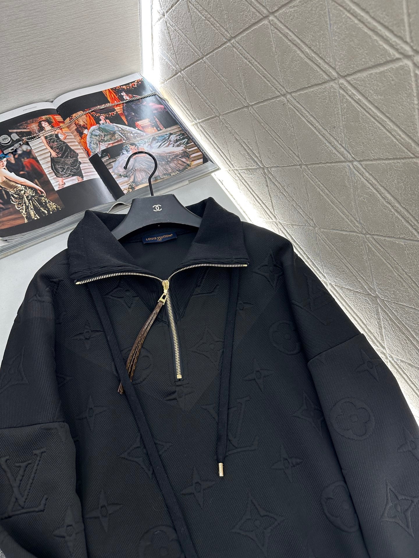 L 25 embossed logo half-placket sweatshirt