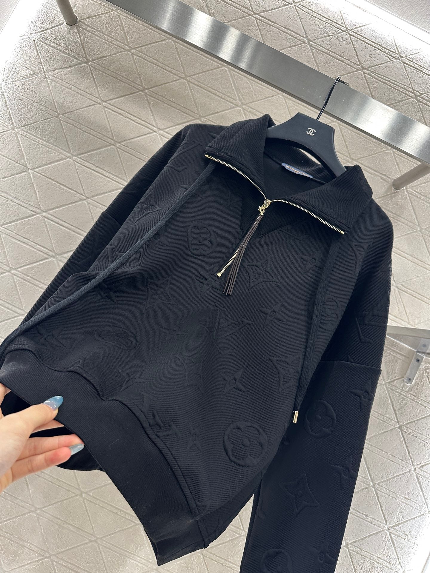 L 25 embossed logo half-placket sweatshirt