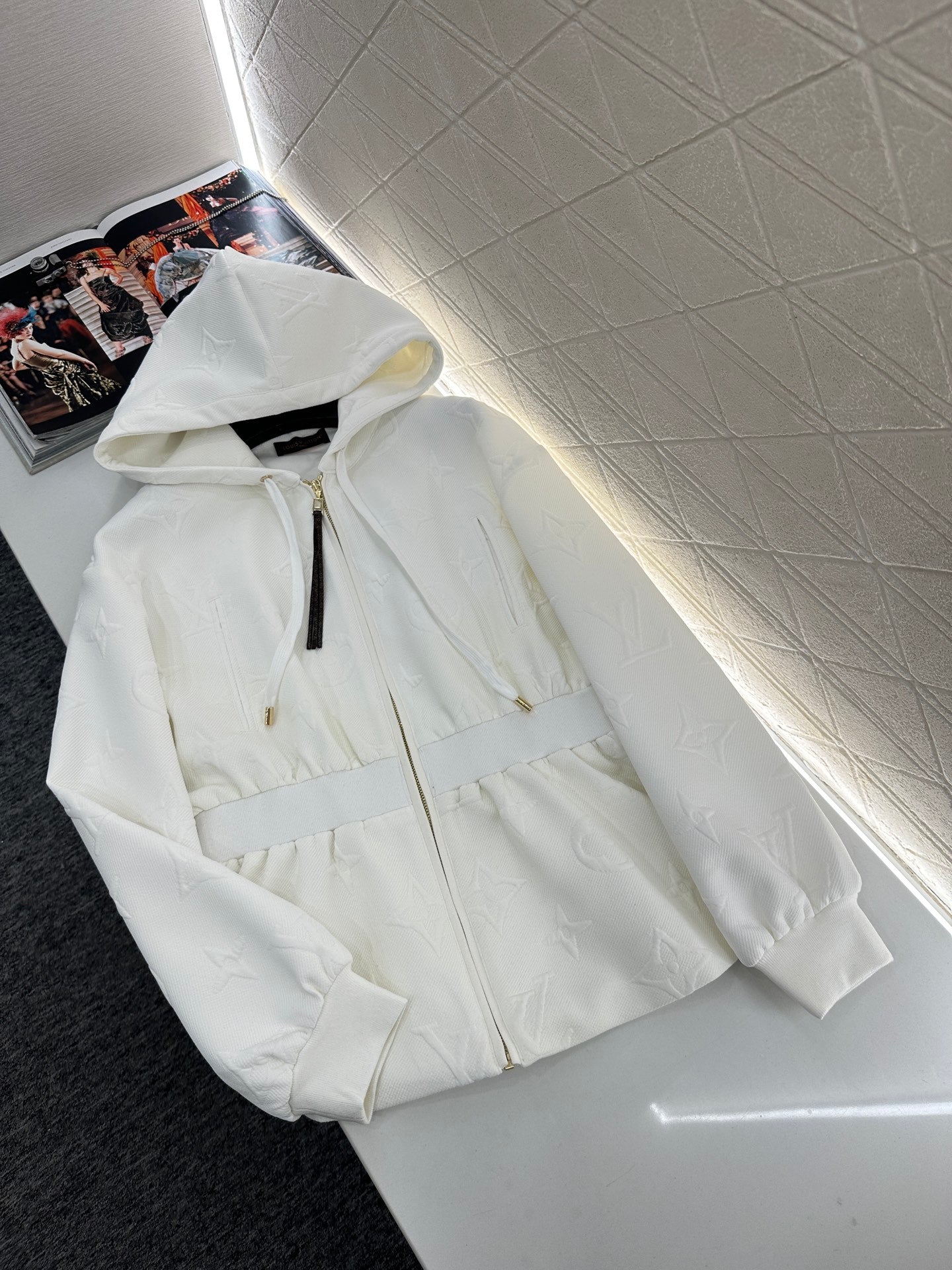 L 25 Embossed LOGO Hooded Waist Jacket and Pants Set