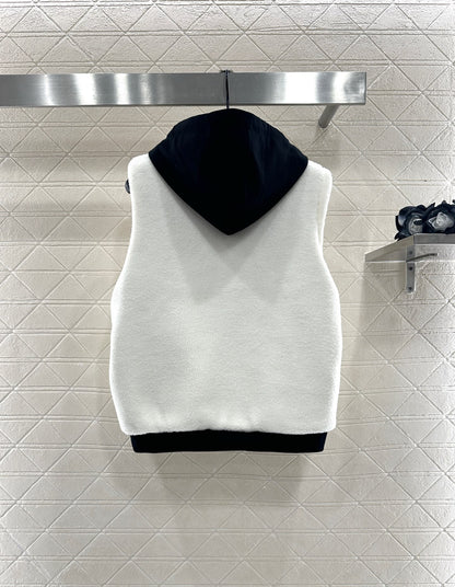 L 25 Reversible Teddy Vest(black/white)