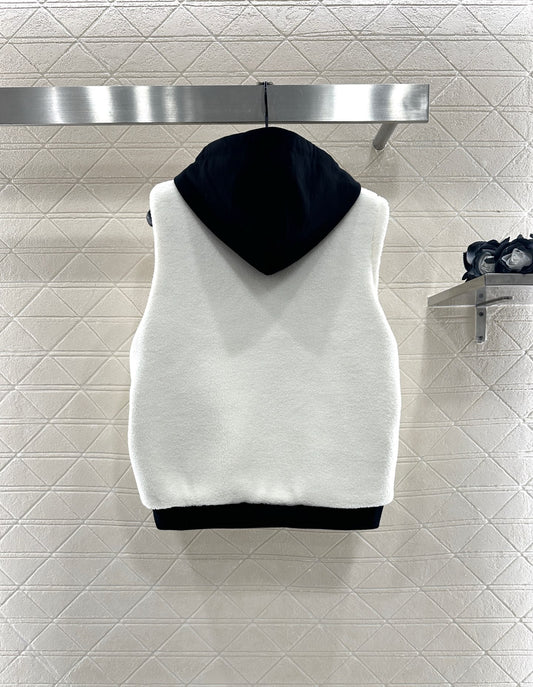 L 25 Reversible Teddy Vest(black/white)