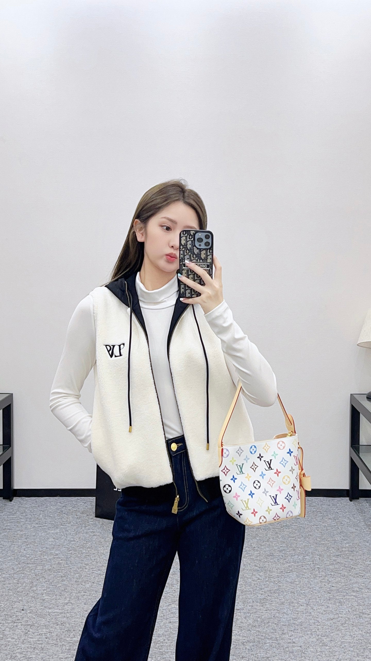 L 25 Reversible Teddy Vest(black/white)