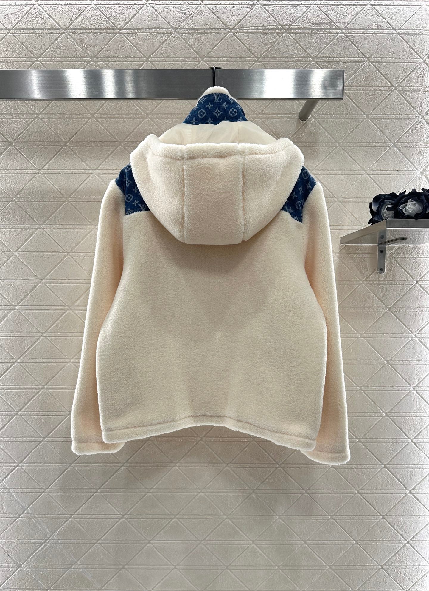 L 25 Hooded Teddy Lamb Jacket