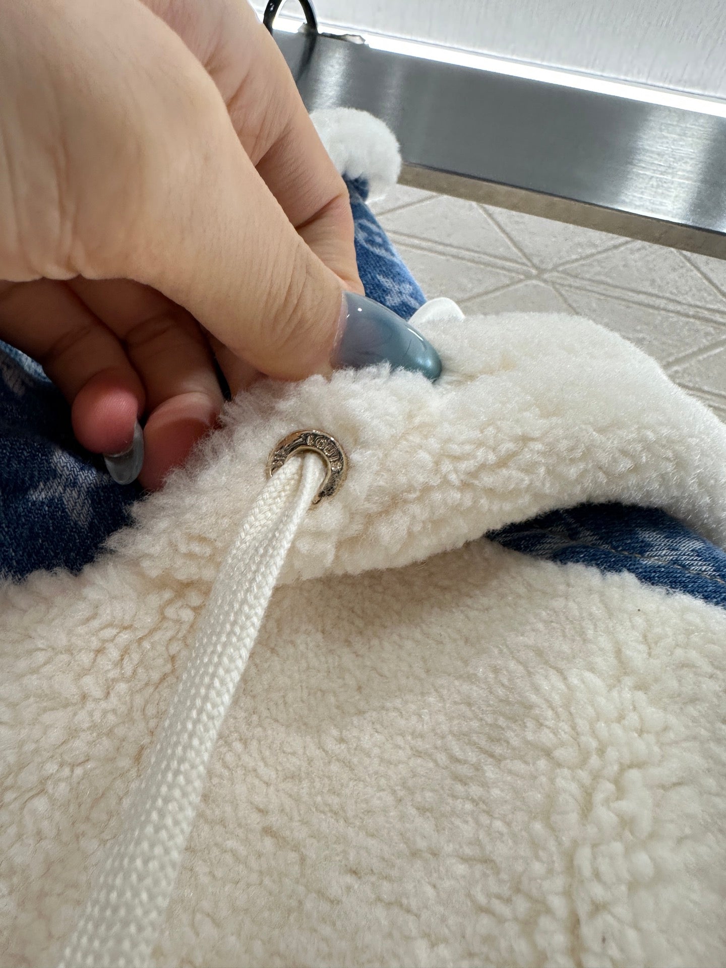 L 25 Hooded Teddy Lamb Jacket