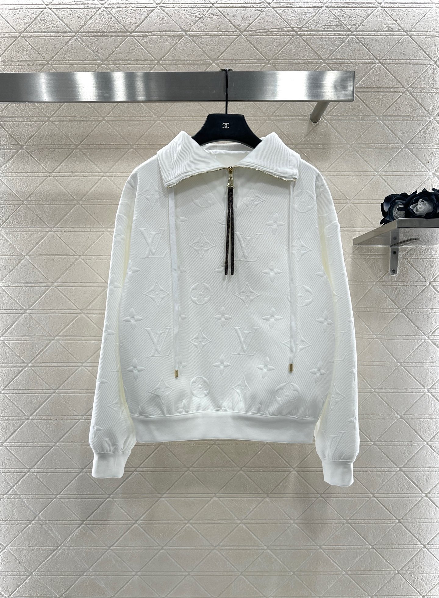 L 25 embossed logo half-placket sweatshirt