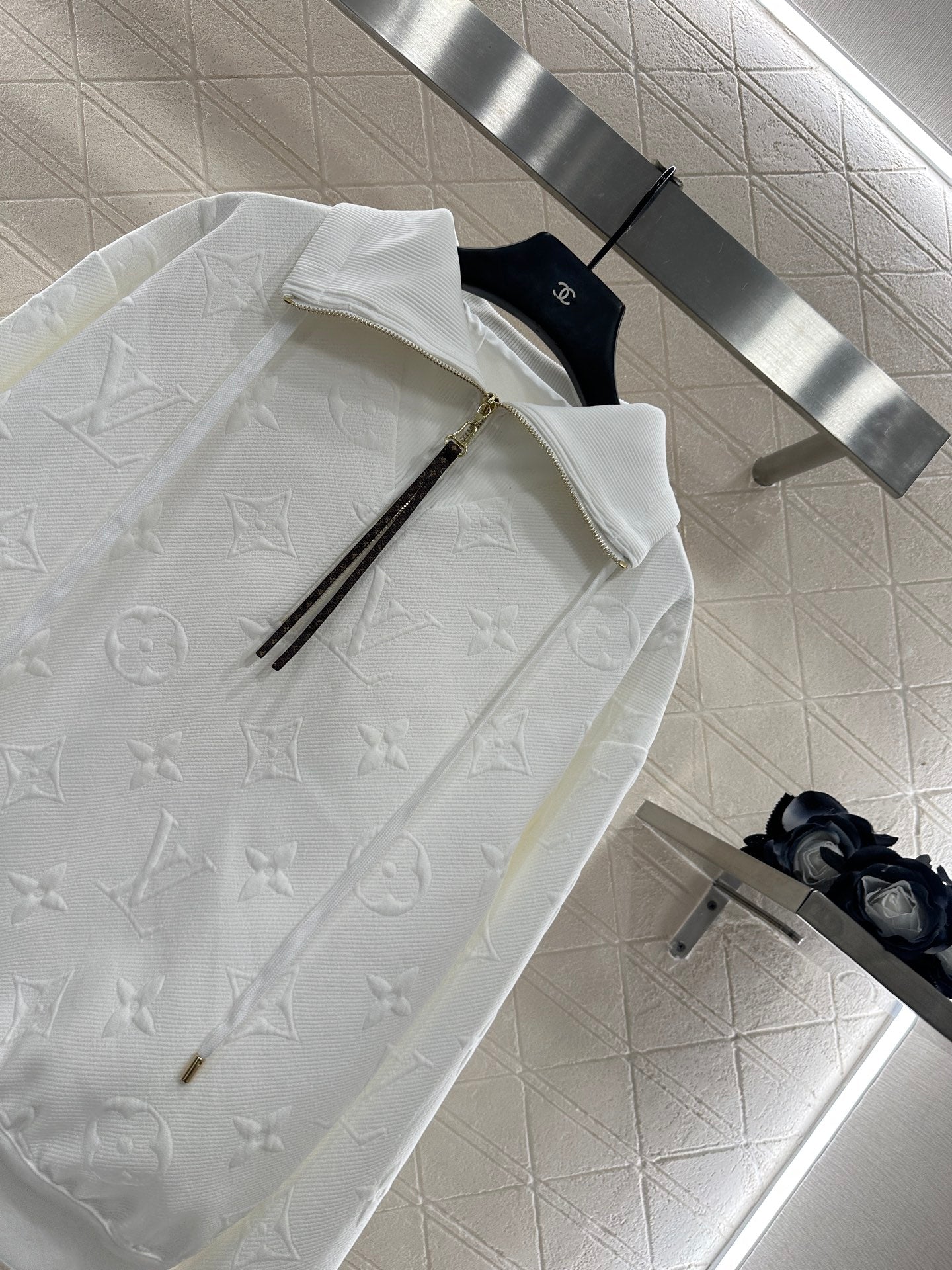 L 25 embossed logo half-placket sweatshirt